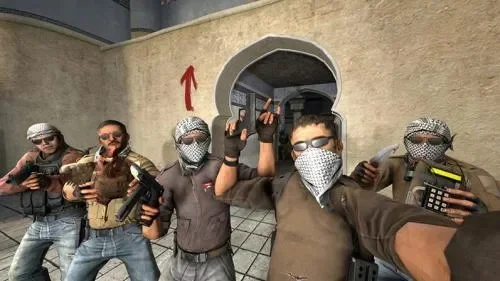 CSGO蹲下操作技巧：快速蹲下与Z键蹲位选择指南